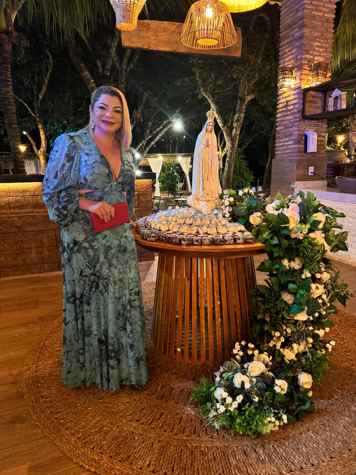 Janaina em uma noite de festa